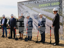 Съхранението на енергия sahranenieto energiya klyuchat kam badeshteto 7 2026 новините от българия премиерът румен радев, министърът на иновациите и дигиталната трансформация иван василев, министърът на енергетиката... Съхранението на енергия е ключът към бъдещето и условие за икономически растеж, каза премиерът румен радев при откриването на батериен парк край твърдица 2026 българия новините balgarianovinite. Com 2026-10-20 14:10:31 съхранението на енергия съхранението на енергия е ключът към бъдещето и условие за икономически растеж, каза премиерът румен радев при откриването на батериен парк край твърдица 2026 информационна агенция за разследваща журналистика и разследващ репортаж бургас, българия