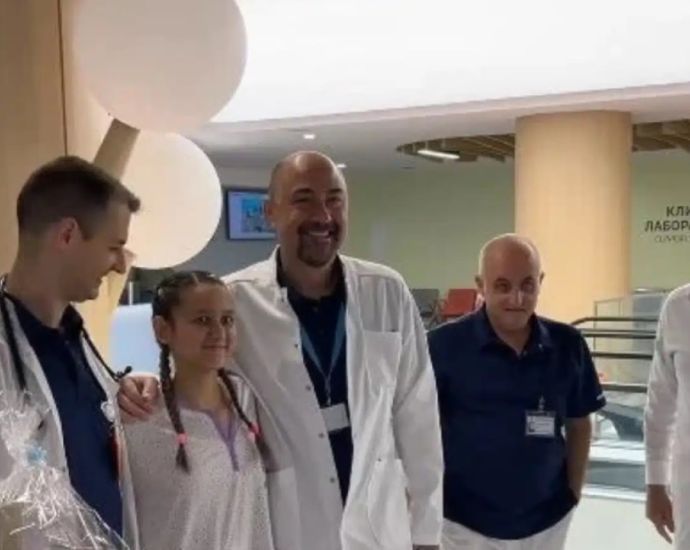 След успешна операция в детската болница в бургас 15-годишната мария вече е здрава и мечтае да стане хирург 2026