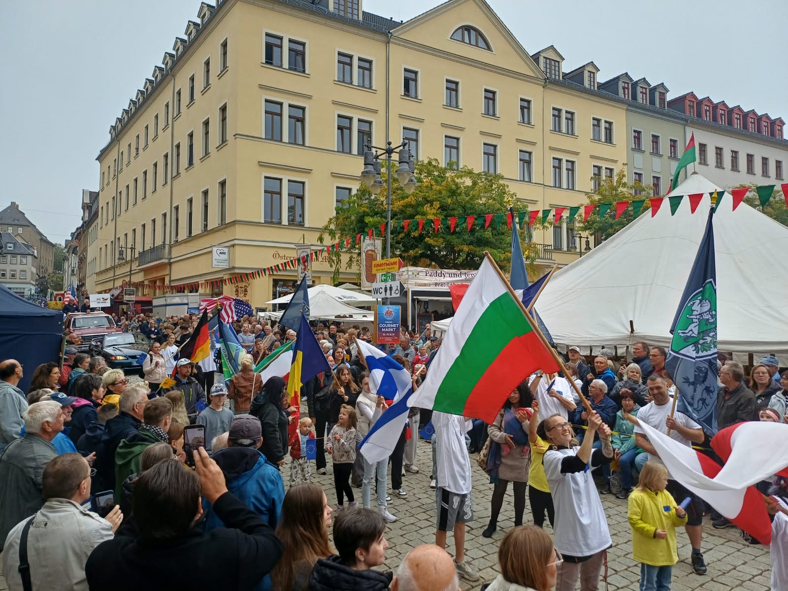Сливен и гера sliven gera zadalbochavat partnyorstvoto muzik 3 2026 новините от българия делегация от община сливен посети побратимения немски град гера. Визитата се състоя след покана от страна на кмета... Сливен и гера задълбочават партньорството си – музиката свърза младите хора на двата побратимени града 2026 българия новините balgarianovinite. Com 2026-10-07 13:32:59 сливен и гера сливен и гера задълбочават партньорството си – музиката свърза младите хора на двата побратимени града 2026 информационна агенция за разследваща журналистика и разследващ репортаж бургас, българия