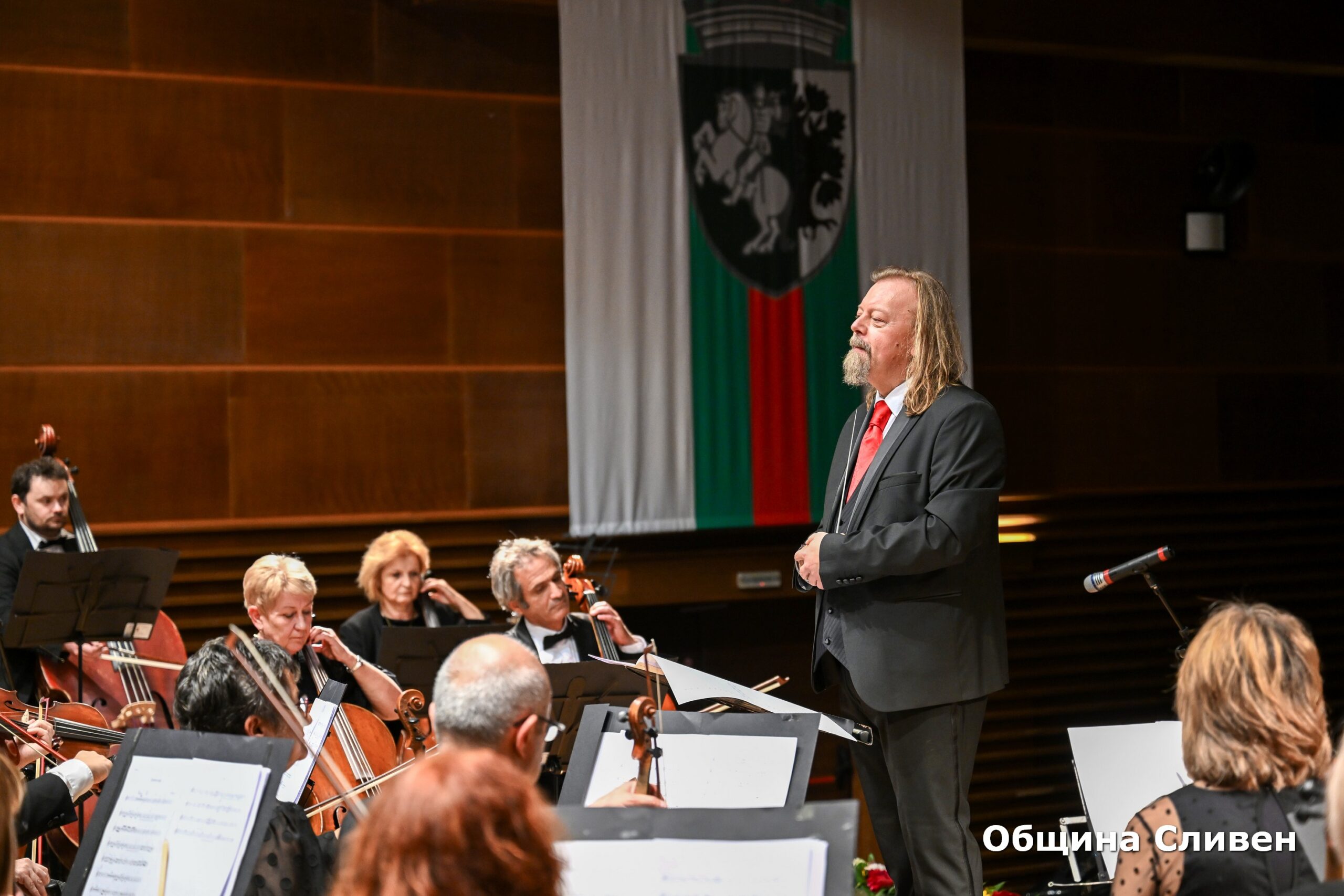 Сливен празнува димитровден sliven praznuva dimitrovden muzikalna magiya o 1 2026 новините от българия когато българският фолклор срещне класическата музика на сцената, резултатът е магия, която преминава граници и... Сливен празнува димитровден с музикална магия и отличи достойни свои граждани 2026 българия новините balgarianovinite. Com 2026-10-24 11:18:39 сливен празнува димитровден сливен празнува димитровден с музикална магия и отличи достойни свои граждани 2026 информационна агенция за разследваща журналистика и разследващ репортаж бургас, българия