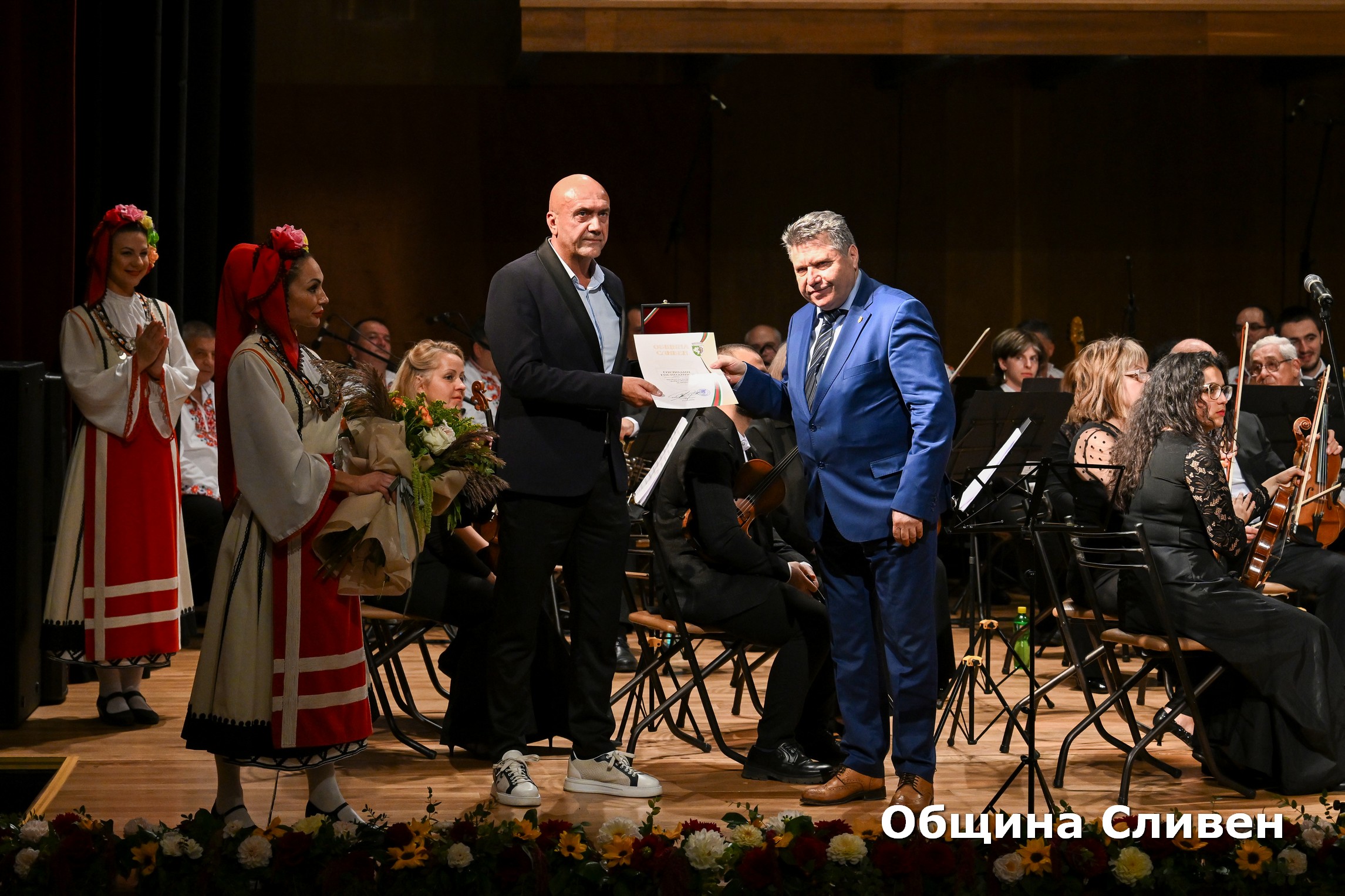Сливен празнува димитровден sliven praznuva dimitrovden muzikalna magiya o 3 2026 новините от българия когато българският фолклор срещне класическата музика на сцената, резултатът е магия, която преминава граници и... Сливен празнува димитровден с музикална магия и отличи достойни свои граждани 2026 българия новините balgarianovinite. Com 2026-10-24 11:18:39 сливен празнува димитровден сливен празнува димитровден с музикална магия и отличи достойни свои граждани 2026 информационна агенция за разследваща журналистика и разследващ репортаж бургас, българия