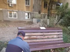 Служители от отдел „Поддръжка“ на дружеството „Местни услуги Гюргево“ ремонтират и обновяват елементите на градската и градинска мебел 2026 Служители от отдел „Поддръжка“ на дружеството „Местни услуги Гюргево“ ремонтират и обновяват елементите на градската и градинска мебел 2026
