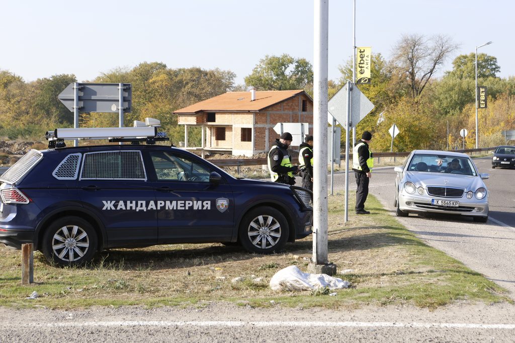 Полицейска акция срещу spetsializirana politseyska aktsiya sreshtu ku 1 2026 новините от българия специализирана полицейска акция за противодействие на престъпленията срещу политическите права на гражданите се... Специализирана полицейска акция срещу купуването на гласове се провежда в хасковска област 2026 българия новините balgarianovinite. Com 2026-10-20 09:02:17 полицейска акция срещу специализирана полицейска акция срещу купуването на гласове се провежда в хасковска област 2026 информационна агенция за разследваща журналистика и разследващ репортаж бургас, българия