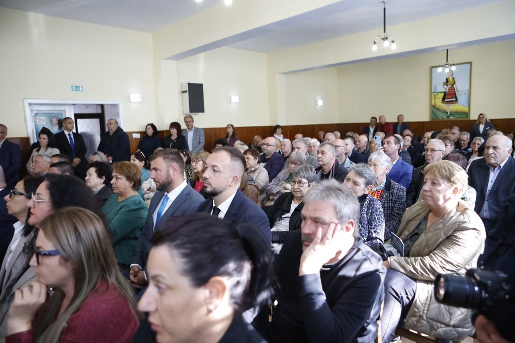 Свиленград посрещна кандидатпрезидентската svilengrad posreshtna kandidatprezidentskata d 35 2026 новините от българия свиленград посрещна кандидатпрезидентската двойка илияна йотова и кирил вълчев. По време на срещата, която... Свиленград посрещна кандидатпрезидентската двойка илияна йотова и кирил вълчев 2026 българия новините balgarianovinite. Com 2026-10-21 12:46:58 свиленград посрещна кандидатпрезидентската свиленград посрещна кандидатпрезидентската двойка илияна йотова и кирил вълчев 2026 информационна агенция за разследваща журналистика и разследващ репортаж бургас, българия