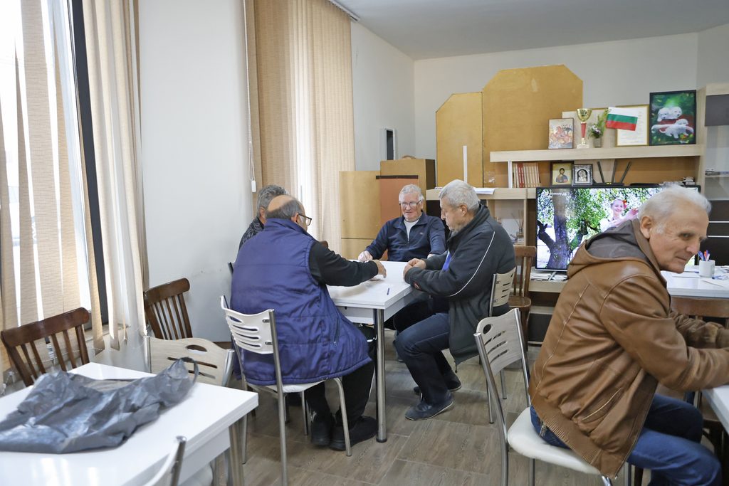 Пенсионери се оплакват svilengradski pensioneri oplakvat diskriminats 4 2026 новините от българия за скандални събития сигнализираха членове на централния пенсионерски клуб „александър кипров“ – свиленград. <p... Свиленградски пенсионери се оплакват от дискриминация, пишат жалба  до председателя на общинския съвет 2026 българия новините balgarianovinite. Com 2026-10-20 12:06:18 пенсионери се оплакват свиленградски пенсионери се оплакват от дискриминация, пишат жалба  до председателя на общинския съвет 2026 информационна агенция за разследваща журналистика и разследващ репортаж бургас, българия