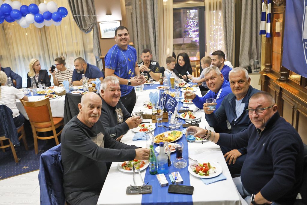 Ден с мощен svilengradskiyat fenklub levski otpraznuva par 3 2026 новините от българия организираните свиленградски левскари отпразнуваха своя първи рожден ден с мощен купон. Специален гост на... Свиленградският фенклуб на „левски“ отпразнува първия си рожден ден с мощен купон/видео/ 2026 българия новините balgarianovinite. Com 2026-10-17 10:51:22 ден с мощен свиленградският фенклуб на „левски“ отпразнува първия си рожден ден с мощен купон/видео/ 2026 информационна агенция за разследваща журналистика и разследващ репортаж бургас, българия