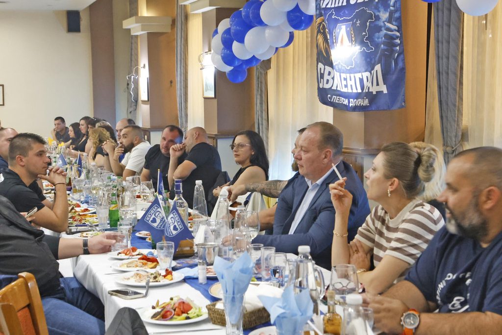 Ден с мощен svilengradskiyat fenklub levski otpraznuva par 5 2026 новините от българия организираните свиленградски левскари отпразнуваха своя първи рожден ден с мощен купон. Специален гост на... Свиленградският фенклуб на „левски“ отпразнува първия си рожден ден с мощен купон/видео/ 2026 българия новините balgarianovinite. Com 2026-10-17 10:51:22 ден с мощен свиленградският фенклуб на „левски“ отпразнува първия си рожден ден с мощен купон/видео/ 2026 информационна агенция за разследваща журналистика и разследващ репортаж бургас, българия