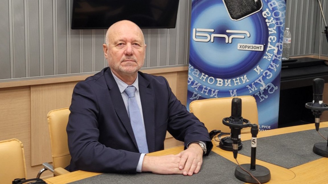 Тагарев: властите трябва да назоват русия като агресор, а след това да задействат чл. 4 на нато 2026