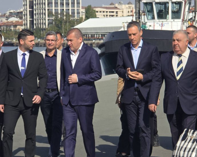Транспортният министър: Държавата, по примера на Бургас, ще изгражда полигони за млади водачи 2026