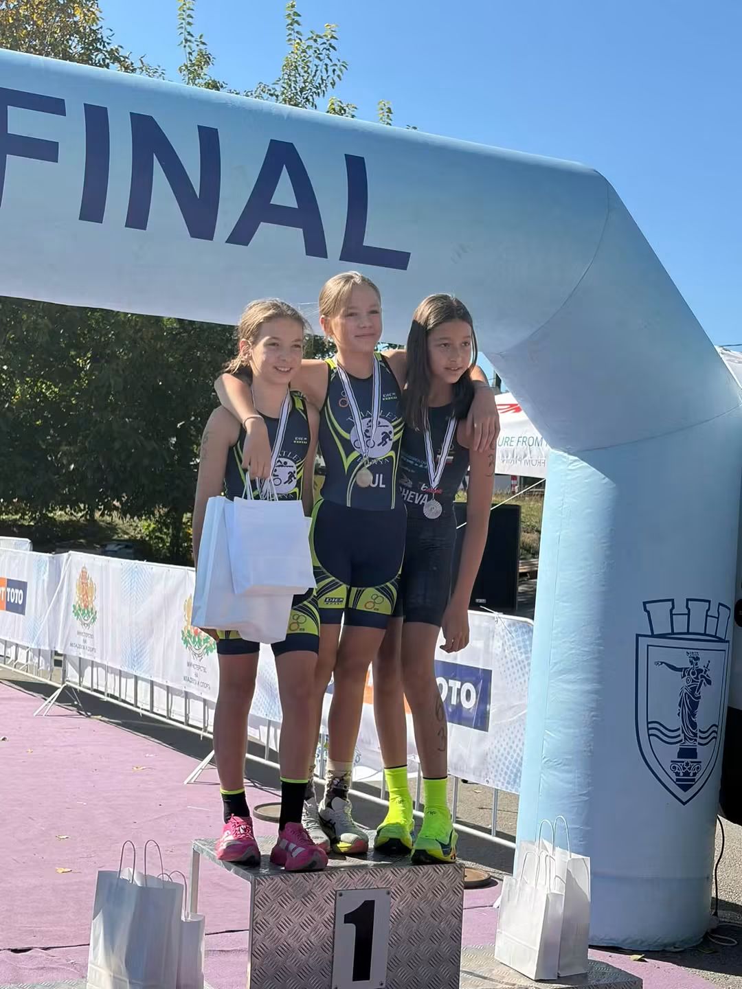 Баня завърши сезона triatlet banya zavarshi sezona medala tri darz 18 2026 новините от българия ск „триатлет“ – баня приключи сезона по шампионски с впечатляващо представяне на държавното първенство по дуатлон в... „триатлет“ – баня завърши сезона с 10 медала и три държавни титли! 2026 българия новините balgarianovinite. Com 2026-10-03 18:48:32 баня завърши сезона „триатлет“ – баня завърши сезона с 10 медала и три държавни титли! 2026 информационна агенция за разследваща журналистика и разследващ репортаж бургас, българия