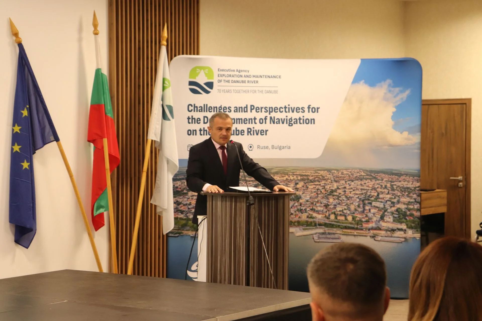 Областният управител д-р zamestnik oblastniyat upravitel valeri yordano 3 2026 новините от българия с валидиране на пощенска марка и международна конференция в русе изпълнителната агенция за проучване и поддържане на... Заместник областният управител д-р валери йорданов: река дунав трябва да бъде разглеждана не просто като транспортен коридор, а като стратегически капитал за българия 2026 българия новините balgarianovinite. Com 2026-10-21 09:13:19 областният управител д-р заместник областният управител д-р валери йорданов: река дунав трябва да бъде разглеждана не просто като транспортен коридор, а като стратегически капитал за българия 2026 информационна агенция за разследваща журналистика и разследващ репортаж бургас, българия
