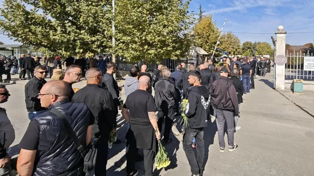 Поклонението пред собственика zapochna poklonenieto pred sobstvenika botev p 4 2026 новините от българия днес, около 10:30 часа, в ритуалната зала на траурен парк "север", започна поклонението пред собственика на ботев... Започна поклонението пред собственика на ботев (пловдив) илиян филипов 2026 българия новините balgarianovinite. Com 2026-10-07 09:39:03 поклонението пред собственика започна поклонението пред собственика на ботев (пловдив) илиян филипов 2026 информационна агенция за разследваща журналистика и разследващ репортаж бургас, българия